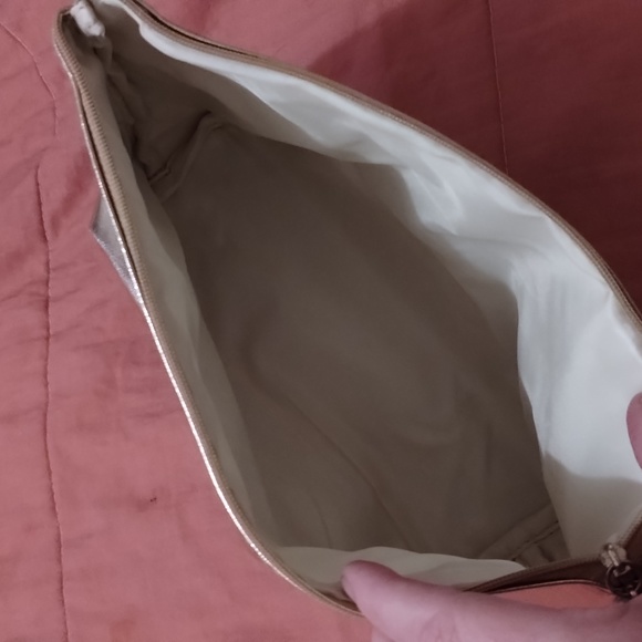 Large Gold Make-up Bag! - Picture 2 of 6